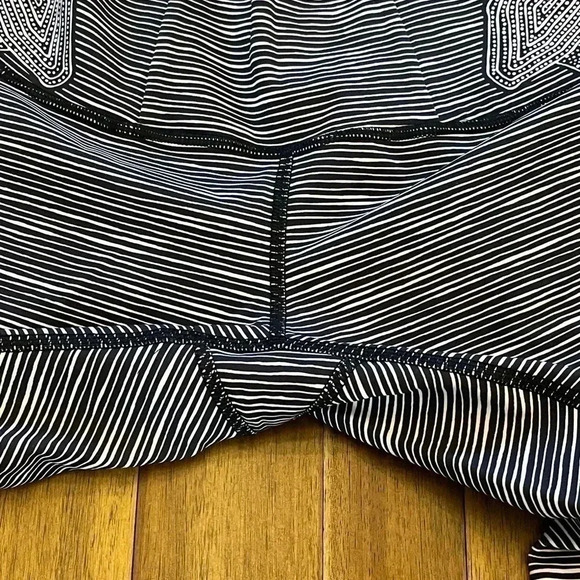 Lululemon Dottie tribe legging - Picture 7 of 9